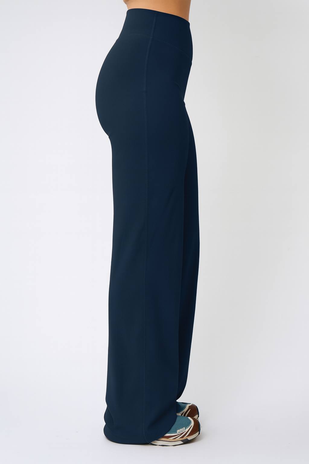 SOFT SCULPTING FLARED PANTS