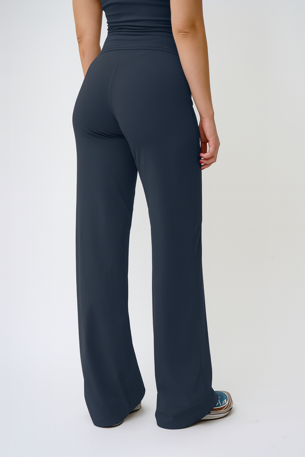 SOFT SCULPTING FLARED PANTS