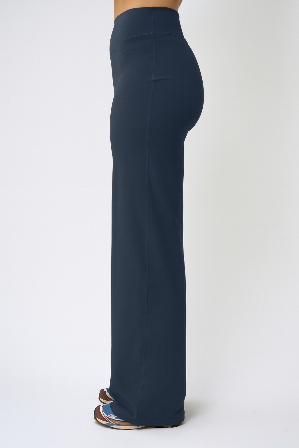 SOFT SCULPTING FLARED PANTS