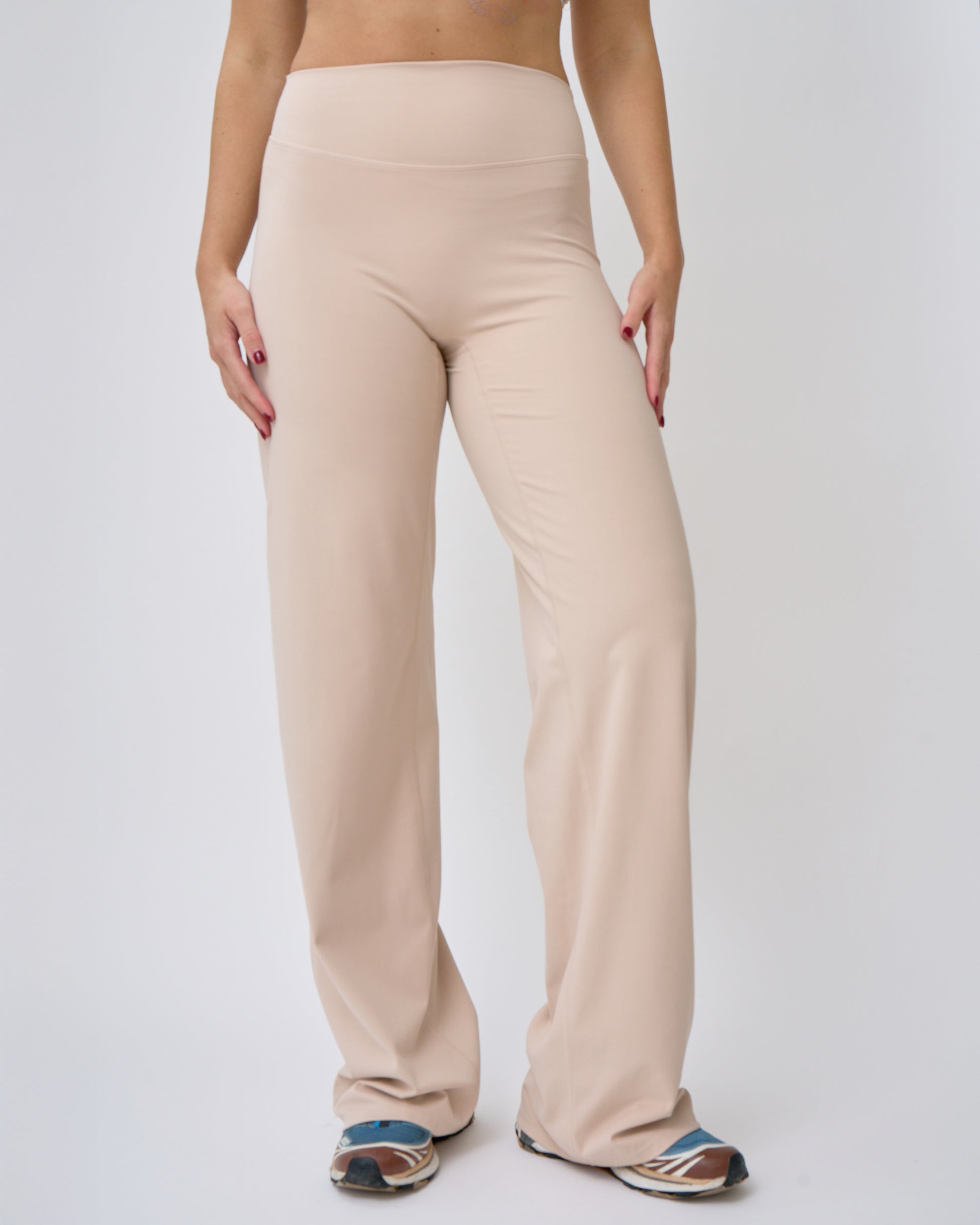 beige_pants