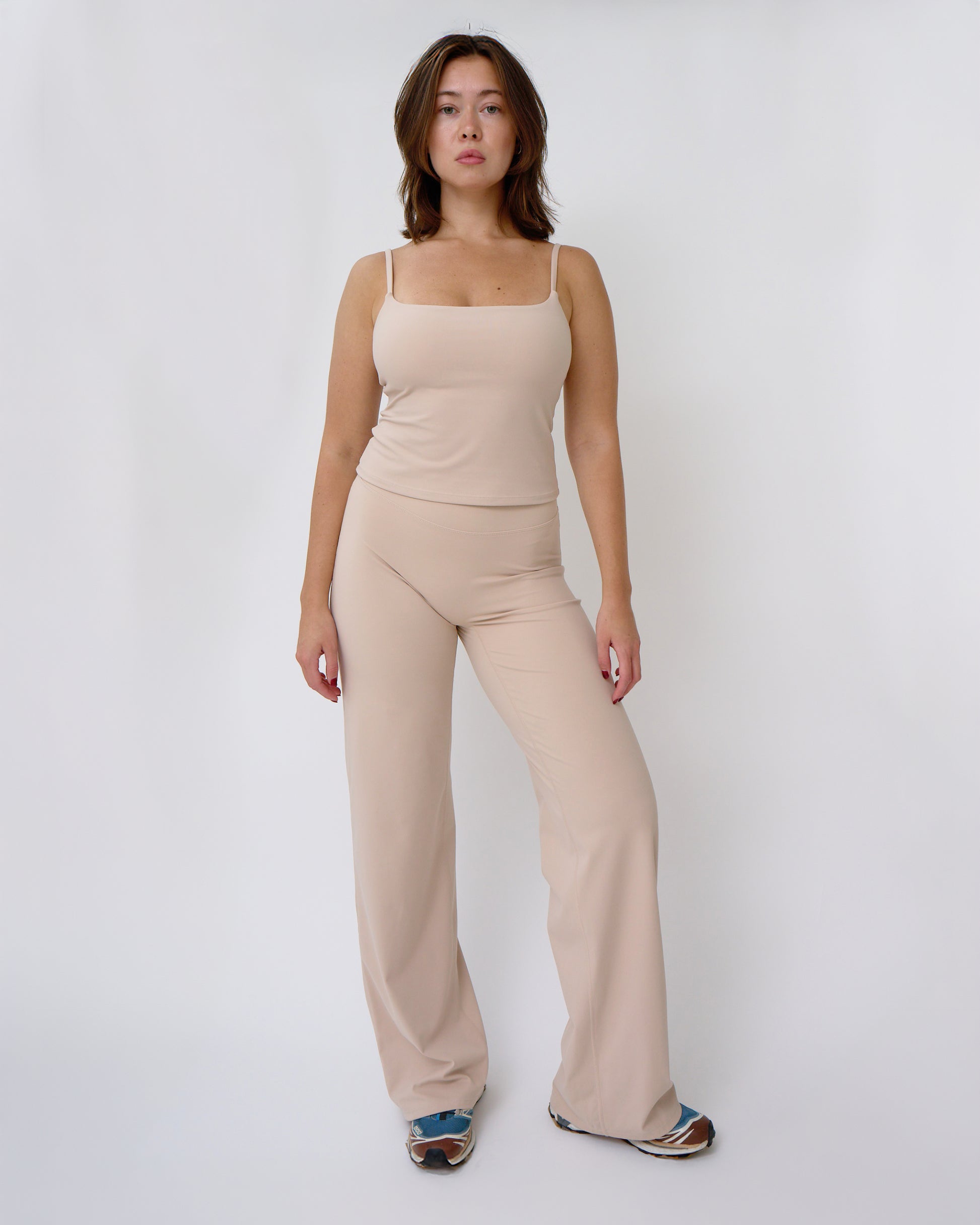 beige_pants