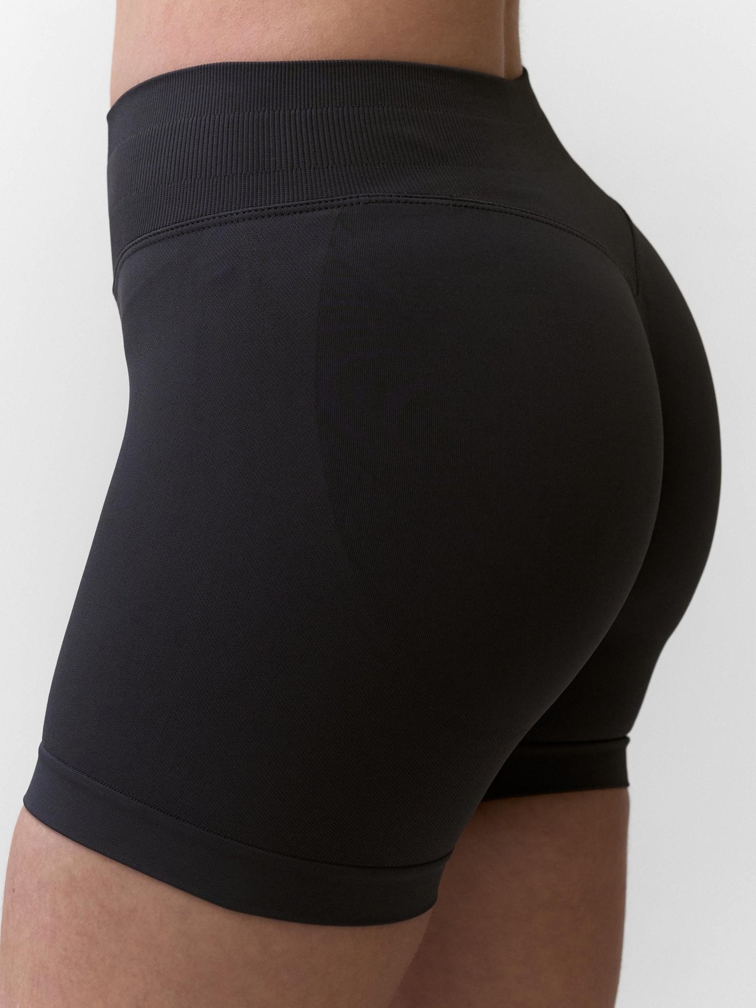CONTOUR SHORTS
